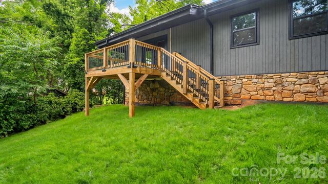 102 FALLS Street, Morganton, NC 28655
