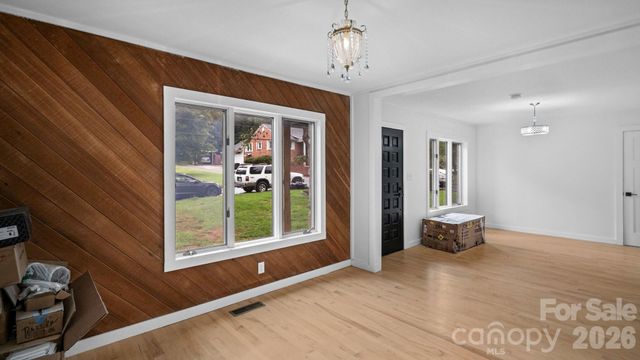 102 FALLS Street, Morganton, NC 28655