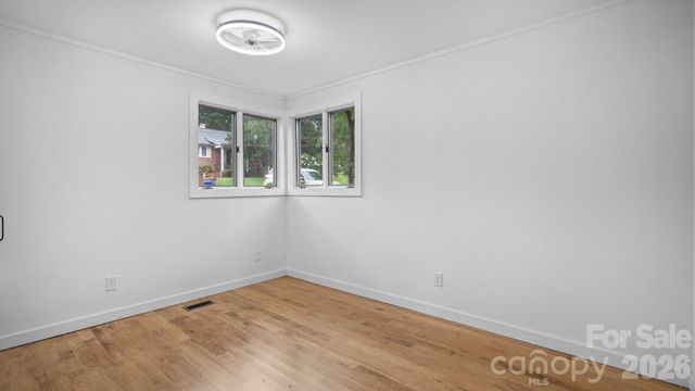 102 FALLS Street, Morganton, NC 28655