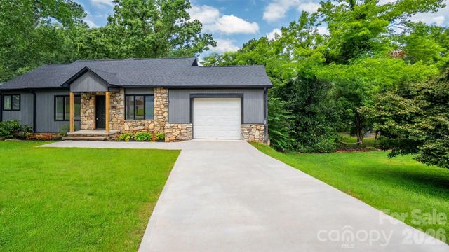 102 FALLS Street, Morganton, NC 28655