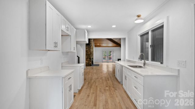 102 FALLS Street, Morganton, NC 28655