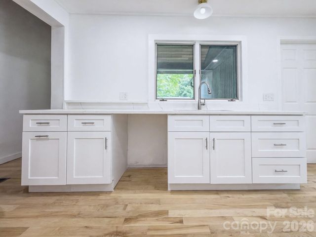 102 FALLS Street, Morganton, NC 28655