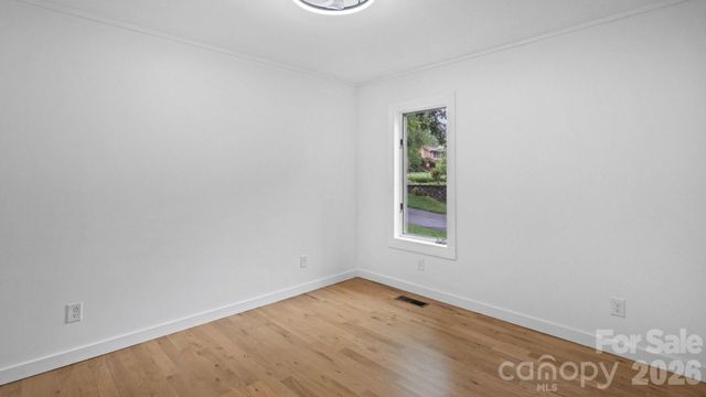 102 FALLS Street, Morganton, NC 28655
