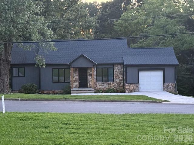 102 FALLS Street, Morganton, NC 28655