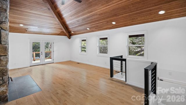 102 FALLS Street, Morganton, NC 28655
