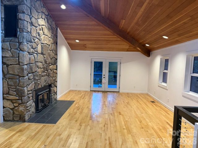 102 FALLS Street, Morganton, NC 28655
