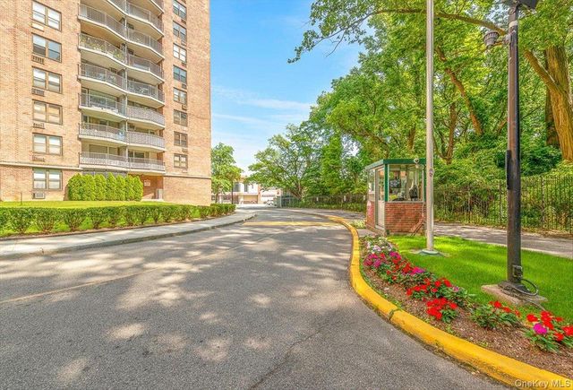 90-60 Union Turnpike 1E, Glendale, NY 11385