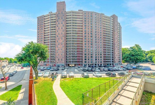 90-60 Union Turnpike 1E, Glendale, NY 11385