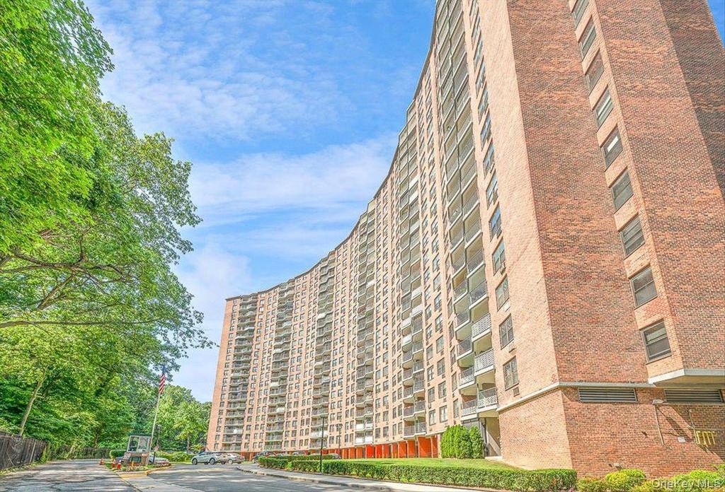 90-60 Union Turnpike 1E, Glendale, NY 11385