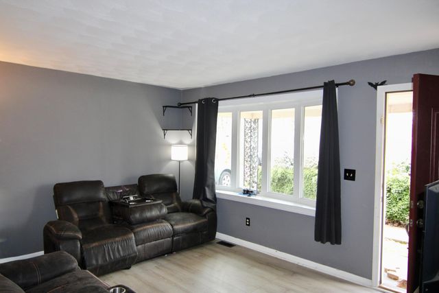 108 Maple Ridge CT, Vinton, VA 24179