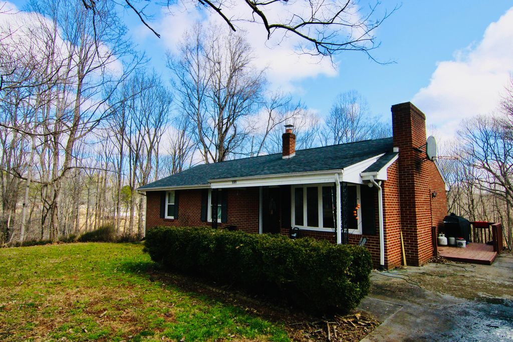 108 Maple Ridge CT, Vinton, VA 24179