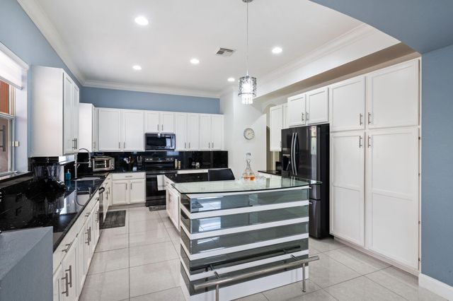 658 Cresta Circle, West Palm Beach, FL 33413