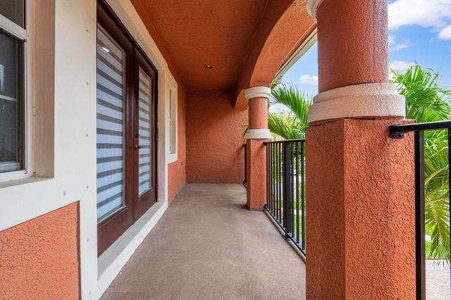 658 Cresta Circle, West Palm Beach, FL 33413