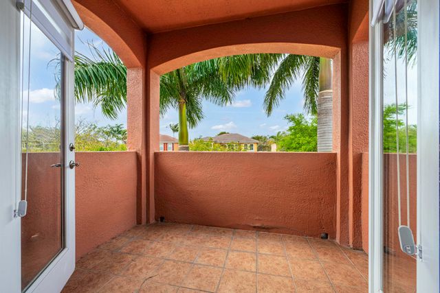658 Cresta Circle, West Palm Beach, FL 33413
