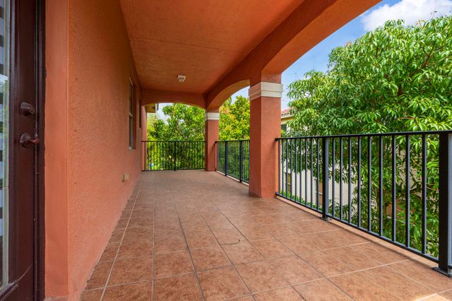 658 Cresta Circle, West Palm Beach, FL 33413