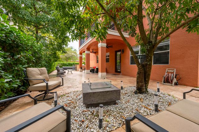 658 Cresta Circle, West Palm Beach, FL 33413