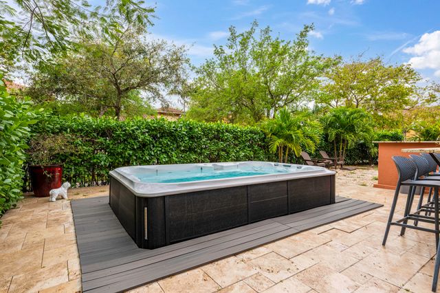 658 Cresta Circle, West Palm Beach, FL 33413