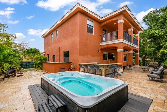 658 Cresta Circle, West Palm Beach, FL 33413
