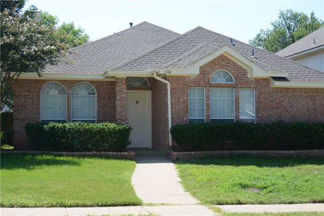 1702 Shady Creek Drive, Lewisville, TX 75067