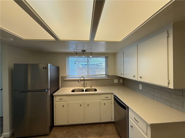 830 Cliff Dr 18, Portland, TX 78374