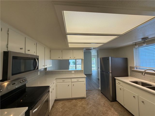 830 Cliff Dr 18, Portland, TX 78374