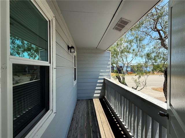 830 Cliff Dr 18, Portland, TX 78374