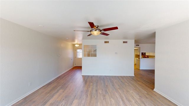 830 Cliff Dr 18, Portland, TX 78374