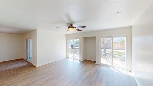 830 Cliff Dr 18, Portland, TX 78374