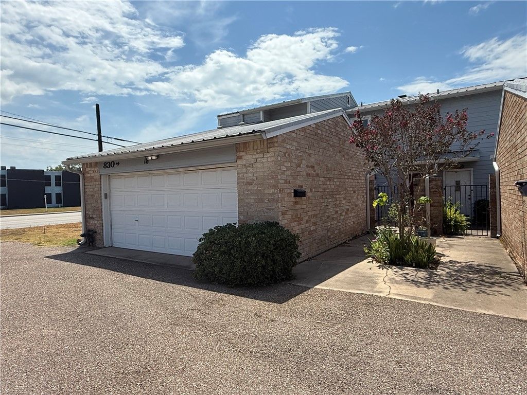 830 Cliff Dr 18, Portland, TX 78374