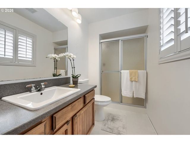 10290 Sw HIGHLAND Dr, Portland, OR 97224