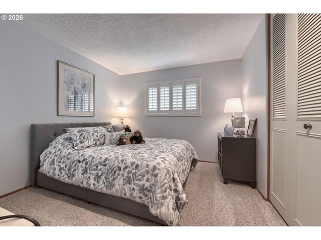 10290 Sw HIGHLAND Dr, Portland, OR 97224