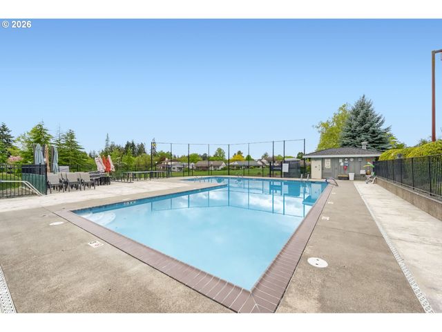 10290 Sw HIGHLAND Dr, Portland, OR 97224