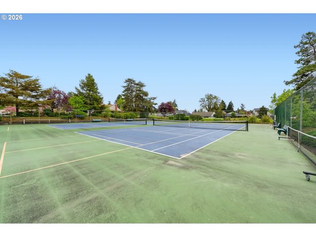 10290 Sw HIGHLAND Dr, Portland, OR 97224