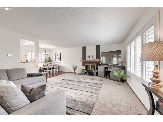 10290 Sw HIGHLAND Dr, Portland, OR 97224