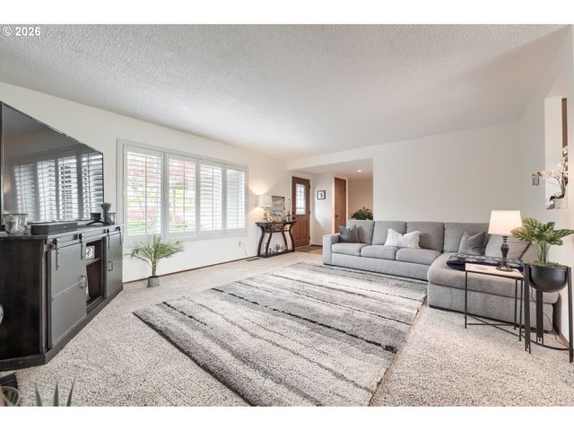 10290 Sw HIGHLAND Dr, Portland, OR 97224