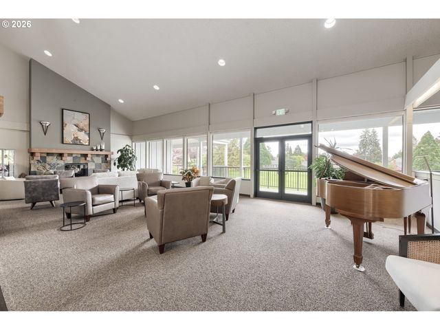 10290 Sw HIGHLAND Dr, Portland, OR 97224