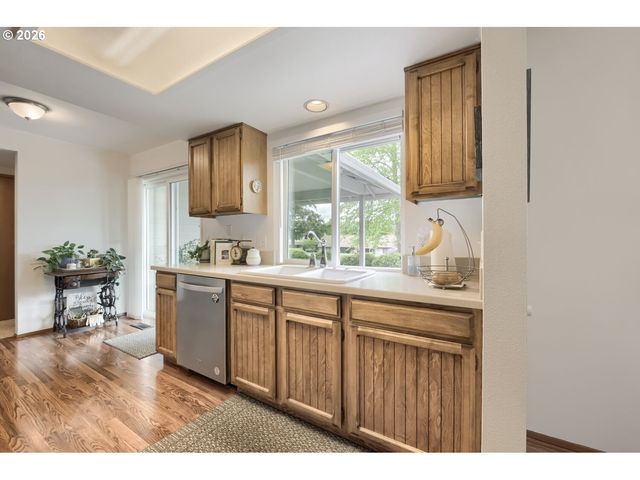 10290 Sw HIGHLAND Dr, Portland, OR 97224