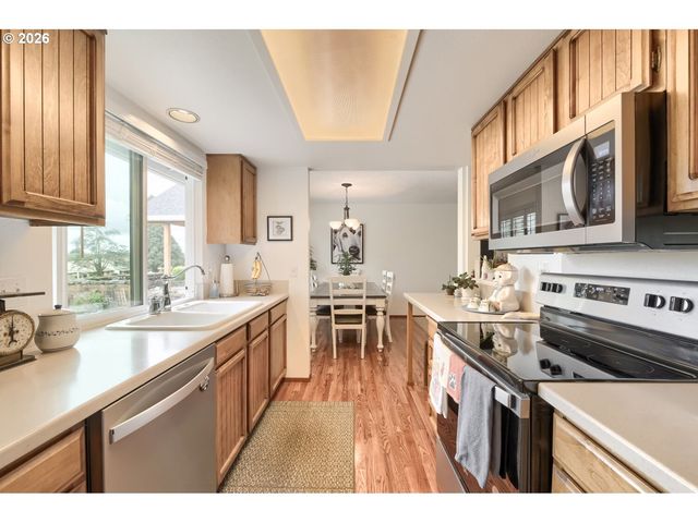 10290 Sw HIGHLAND Dr, Portland, OR 97224