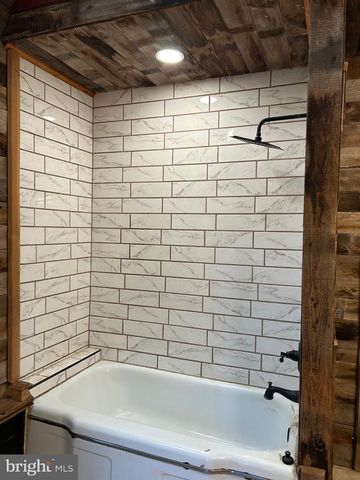 40 N FILEYS RD, Dillsburg, PA 17019