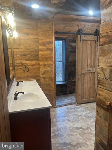 40 N FILEYS RD, Dillsburg, PA 17019