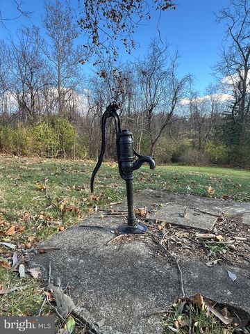 40 N FILEYS RD, Dillsburg, PA 17019