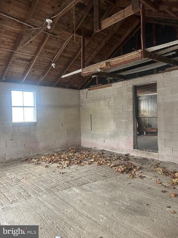 40 N FILEYS RD, Dillsburg, PA 17019