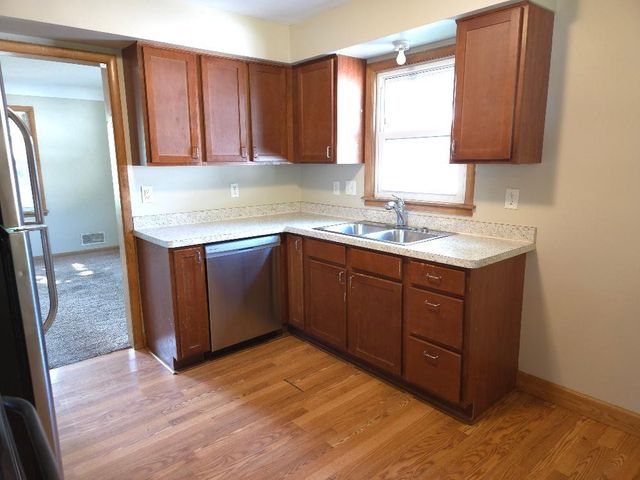 2744 Matilda Street, Roseville, MN 55113