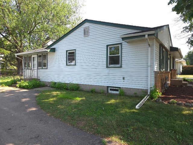 2744 Matilda Street, Roseville, MN 55113