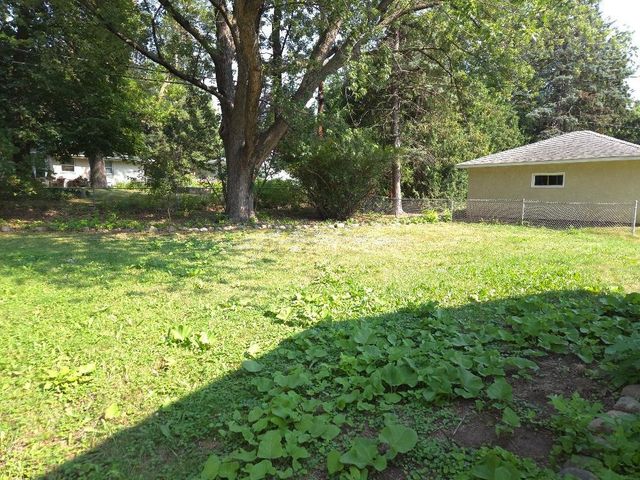 2744 Matilda Street, Roseville, MN 55113
