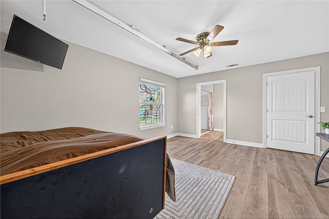 1806 Sandpiper Avenue, Lowell, AR 72745