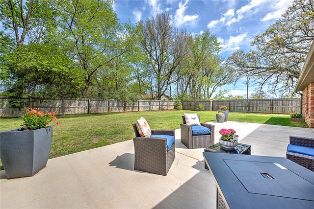 1806 Sandpiper Avenue, Lowell, AR 72745