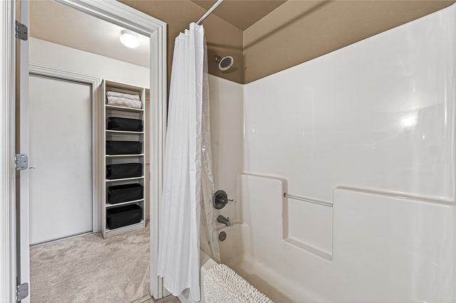 1806 Sandpiper Avenue, Lowell, AR 72745