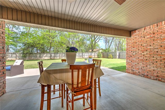 1806 Sandpiper Avenue, Lowell, AR 72745
