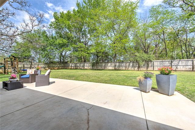1806 Sandpiper Avenue, Lowell, AR 72745